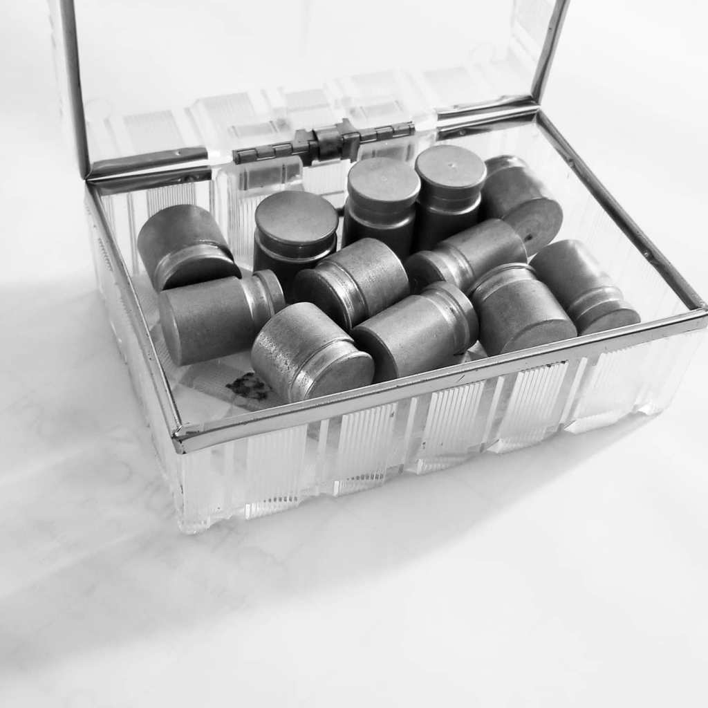 Pattern weights in a clear box